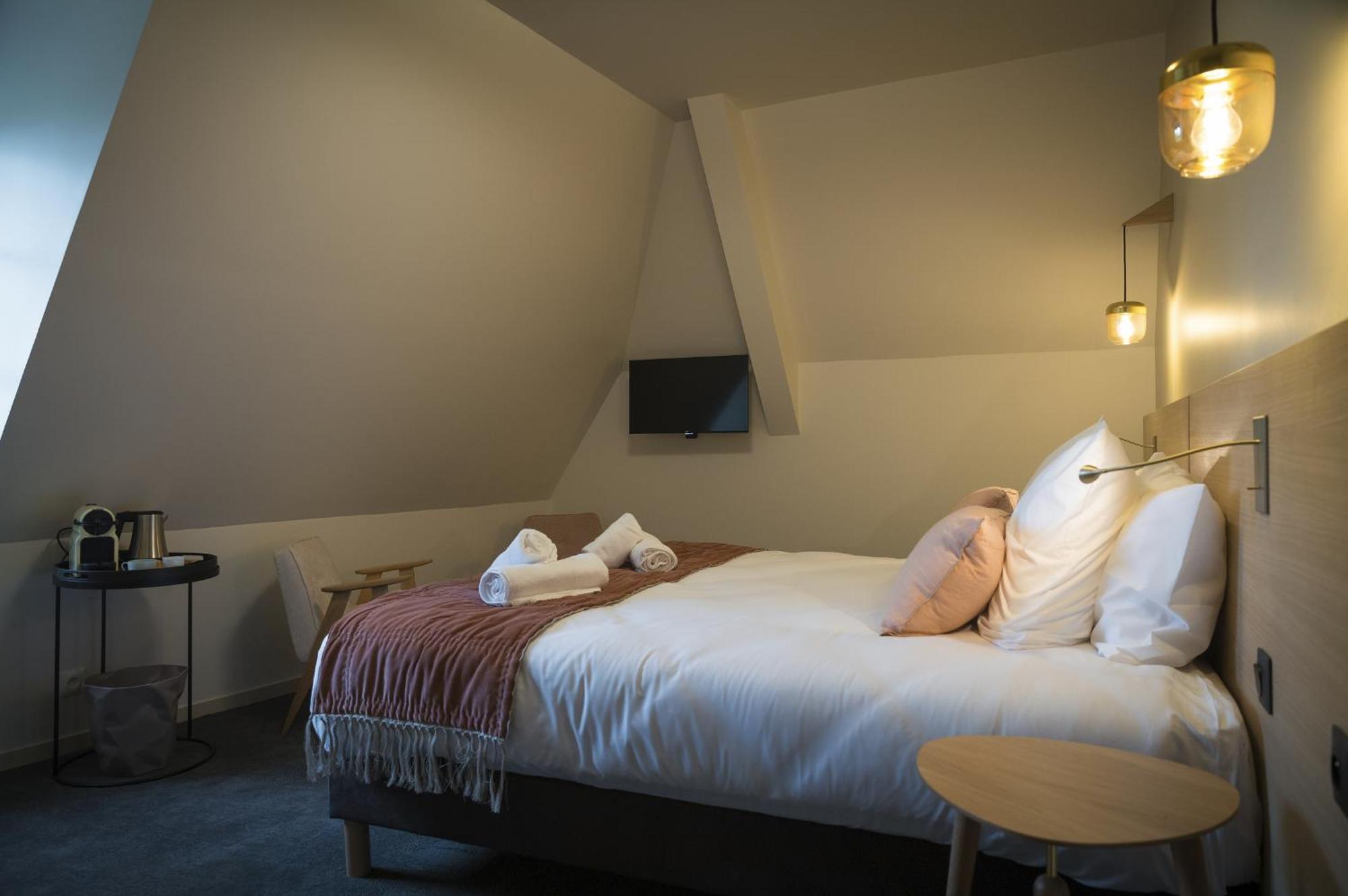 Domaine De L'Ecorcerie Hotel Fontaine-le-Comte Luaran gambar
