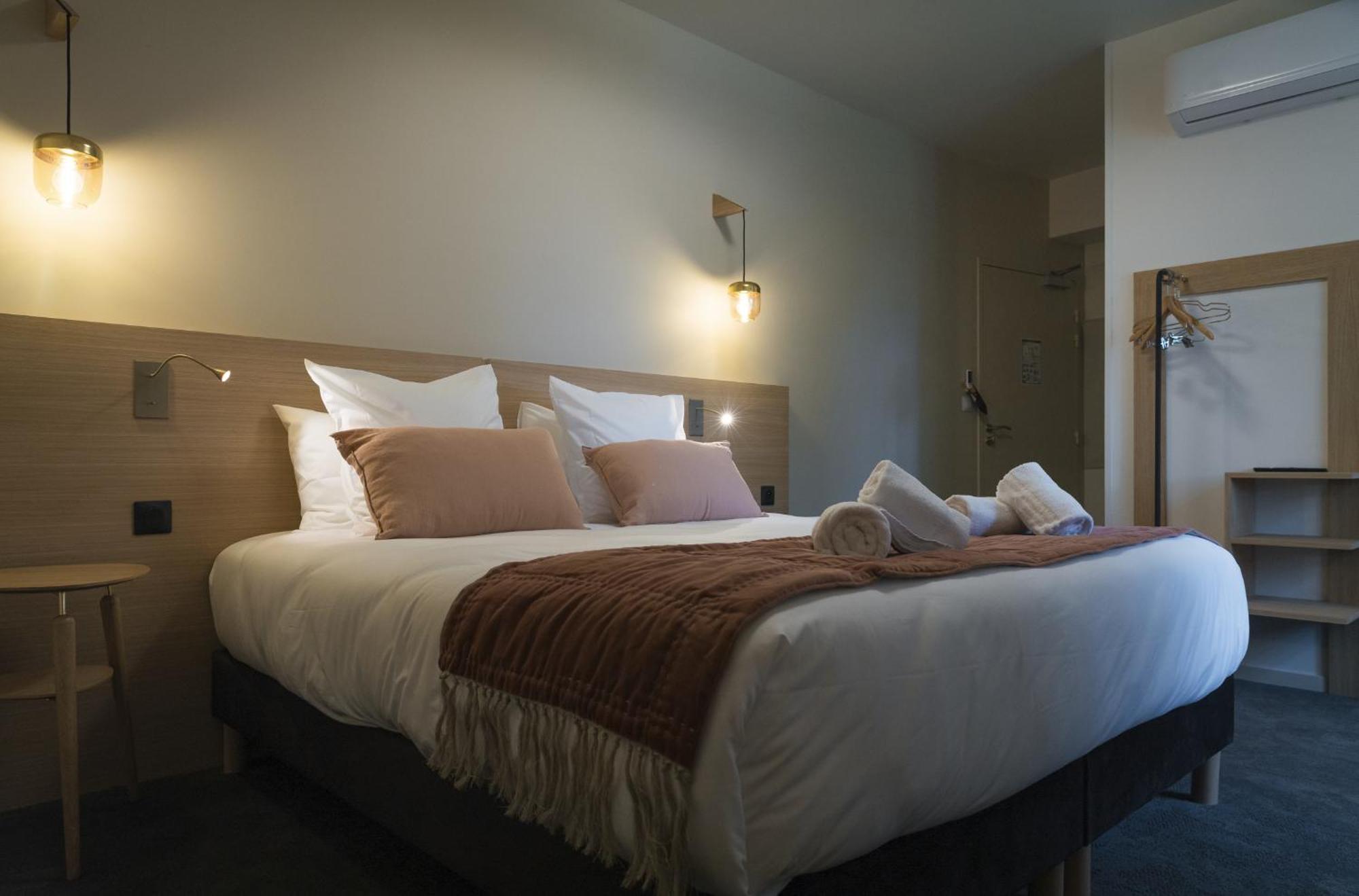 Domaine De L'Ecorcerie Hotel Fontaine-le-Comte Luaran gambar