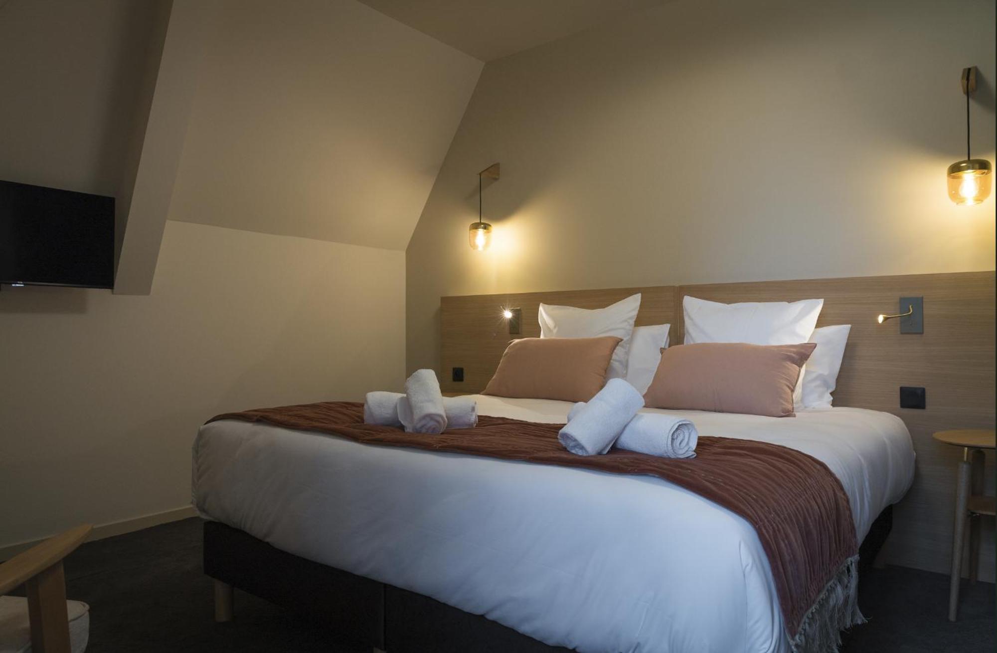 Domaine De L'Ecorcerie Hotel Fontaine-le-Comte Luaran gambar