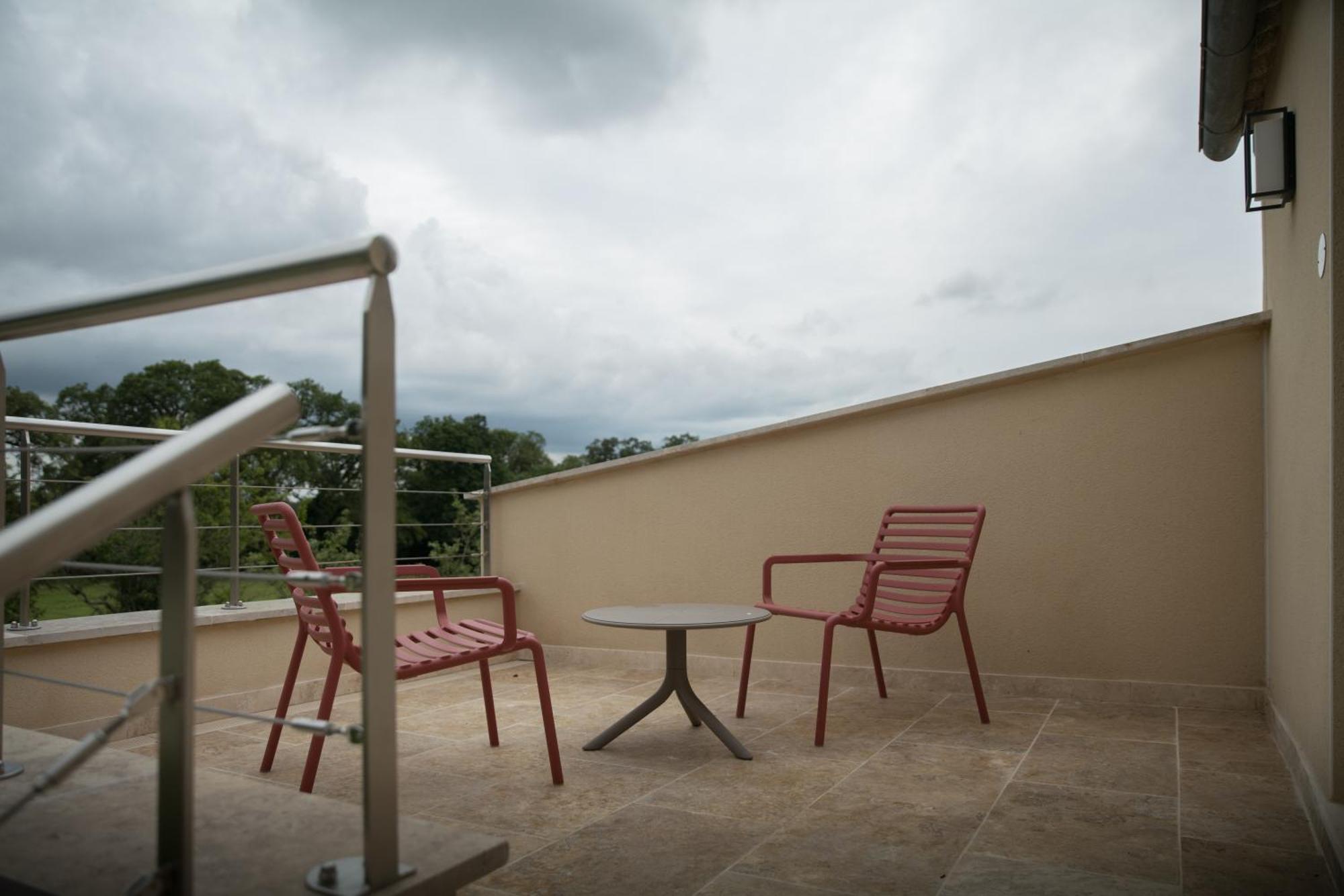 Domaine De L'Ecorcerie Hotel Fontaine-le-Comte Luaran gambar