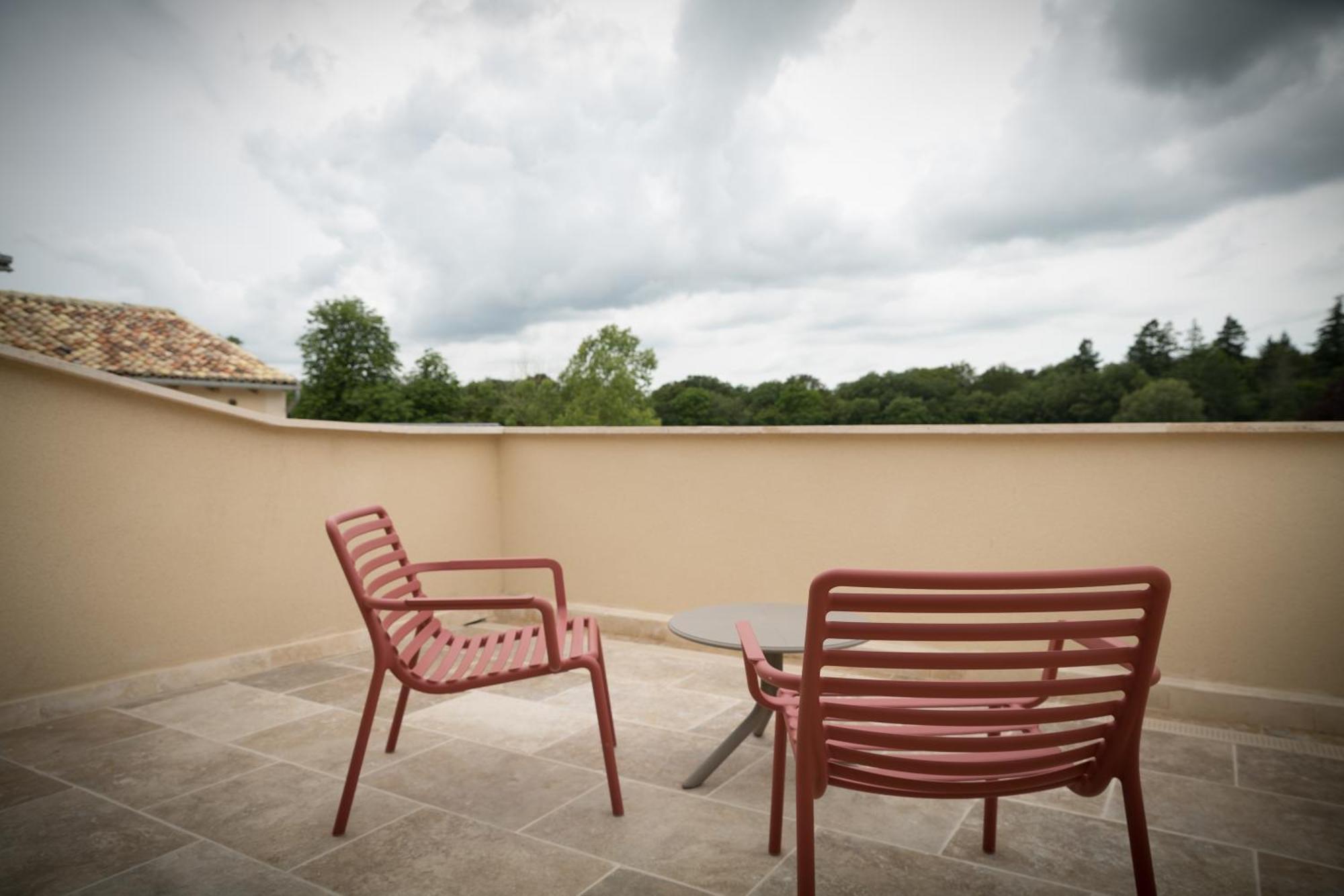 Domaine De L'Ecorcerie Hotel Fontaine-le-Comte Luaran gambar