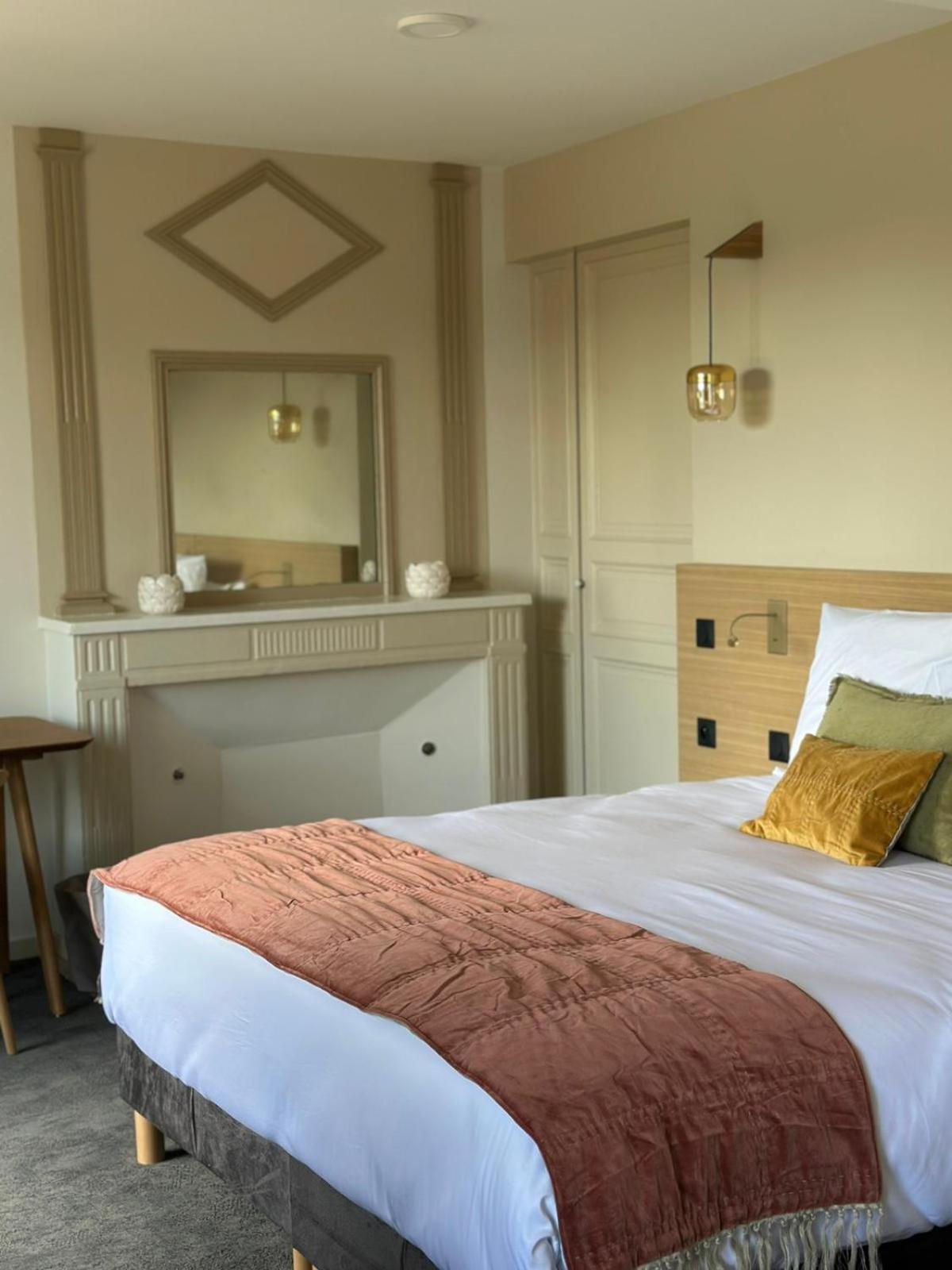 Domaine De L'Ecorcerie Hotel Fontaine-le-Comte Luaran gambar