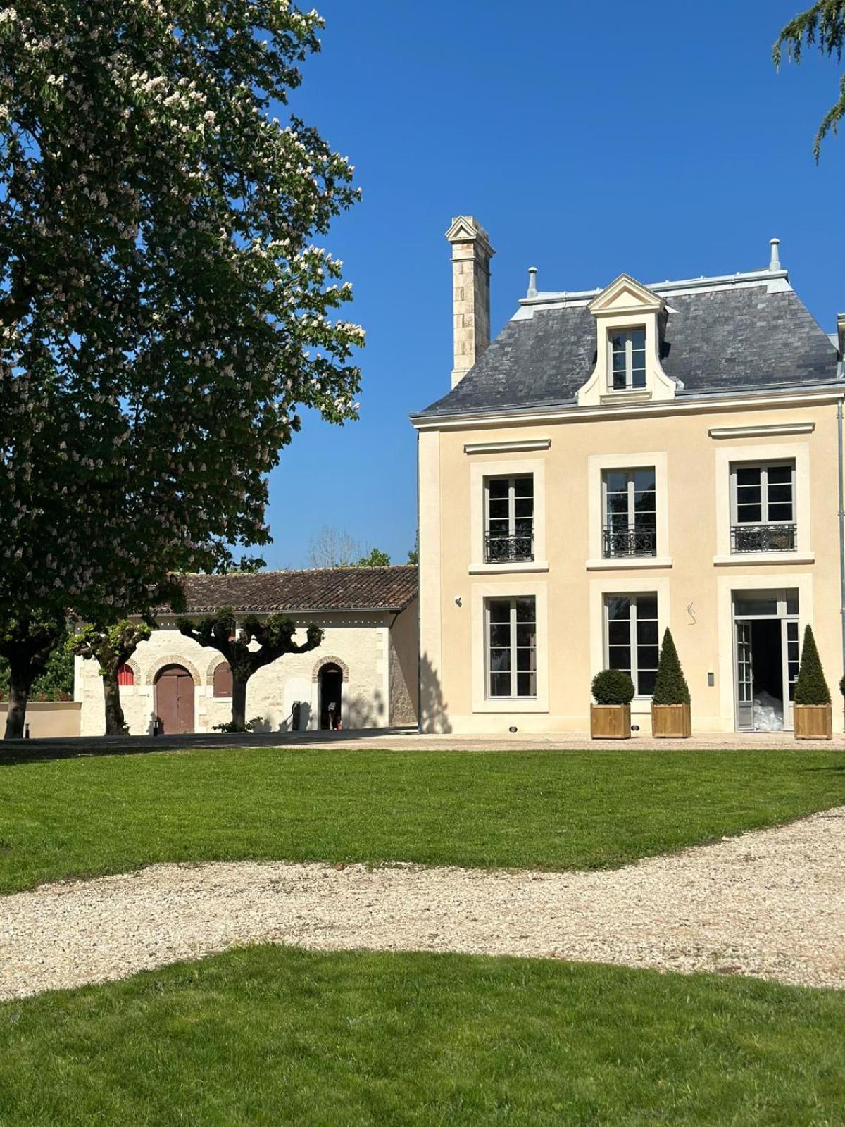 Domaine De L'Ecorcerie Hotel Fontaine-le-Comte Luaran gambar